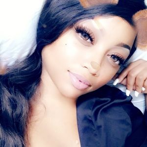 Meet your Posher, Monique